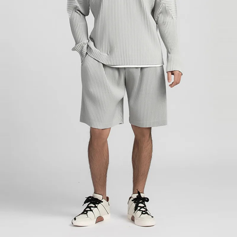 Summer Shorts Men Oversized Fashion Casual Pleated Shorts Men Japanese Streetwear Loose Ice Silk Shorts Mens Beach Shorts M-2XL 241224