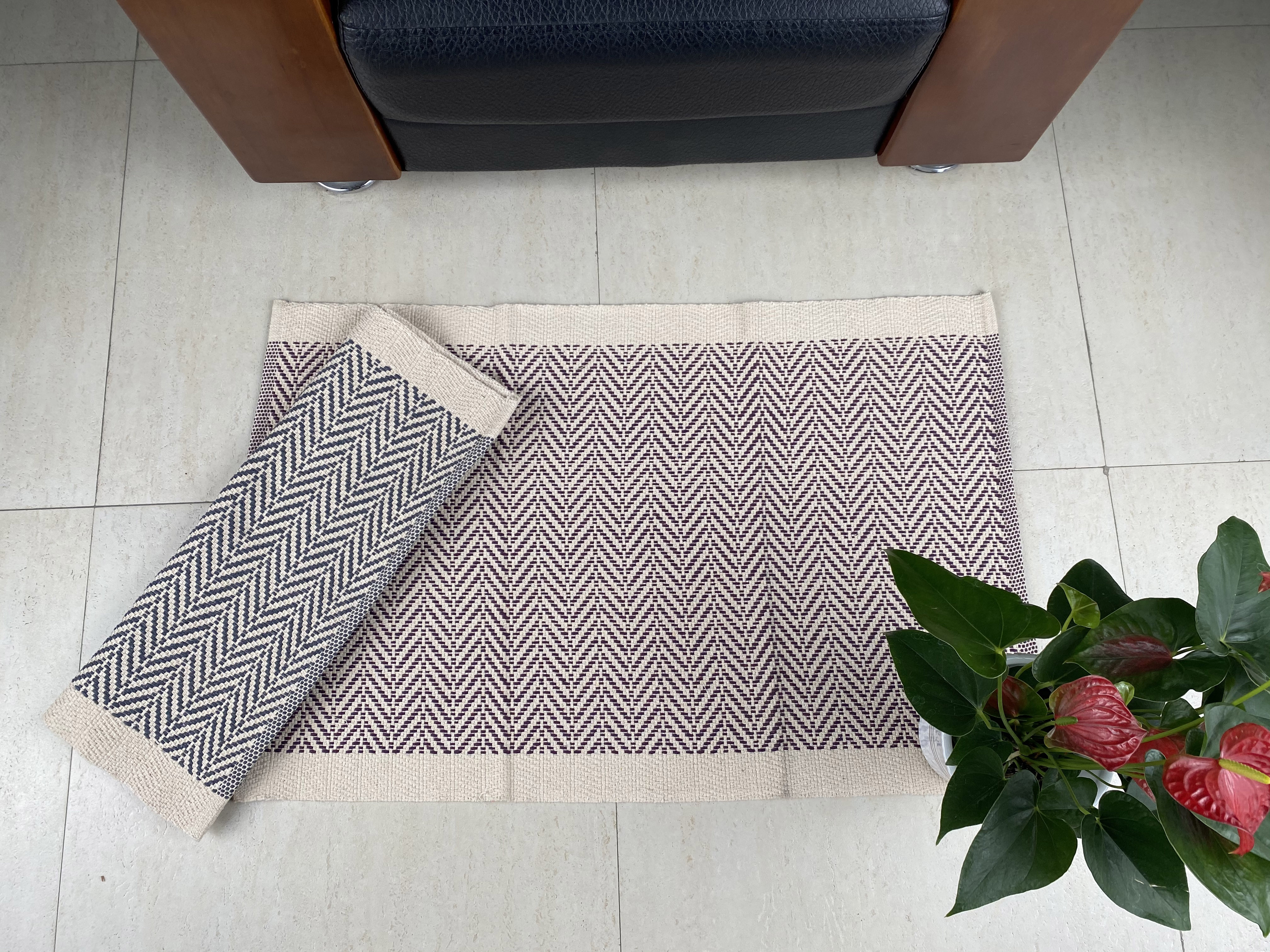 Fashionable Custom Handmade Cotton Rugs Sturdy and Highly Absorbent Perfect for Contemporary Home Decor