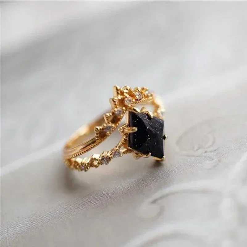 Original New Vintage Court Style Lace Blue Crystal Micro Setting Diamond Stacking Ring Gold Plated Luxury Ladies JewelryXJ250104