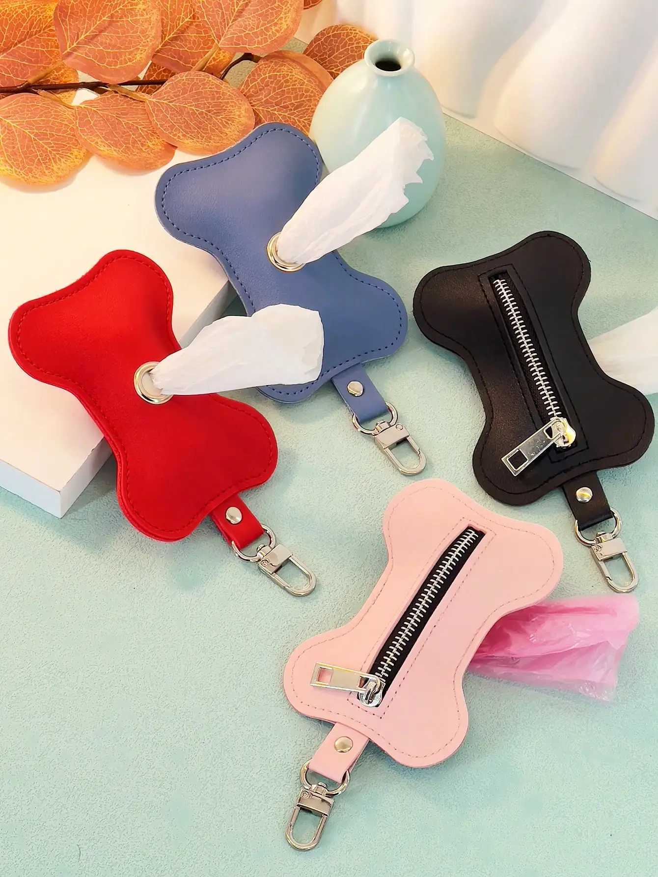 A Pu leather pet trash bag collection bag poop bag bone-shaped convenient bag goes out the beautiful fashion hanging bag accessoXJ250104