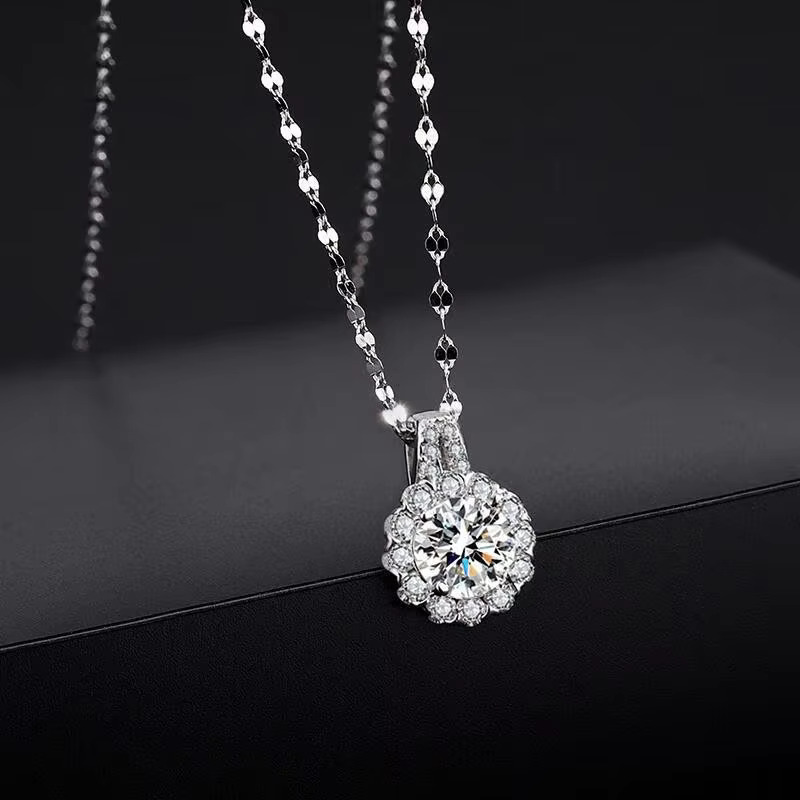 Exquisite Light Moissanite Sun wer Pendant Clavicle Chain Necklace Jewelry for Women