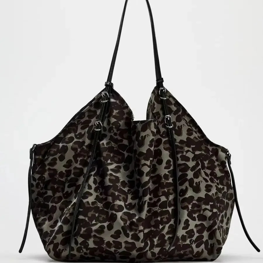 Fashion Leopard Tote Bags for Women Satin Shoulder Bag Animal Printed Handbags Large Capacity Silk Shopper Purses 250102