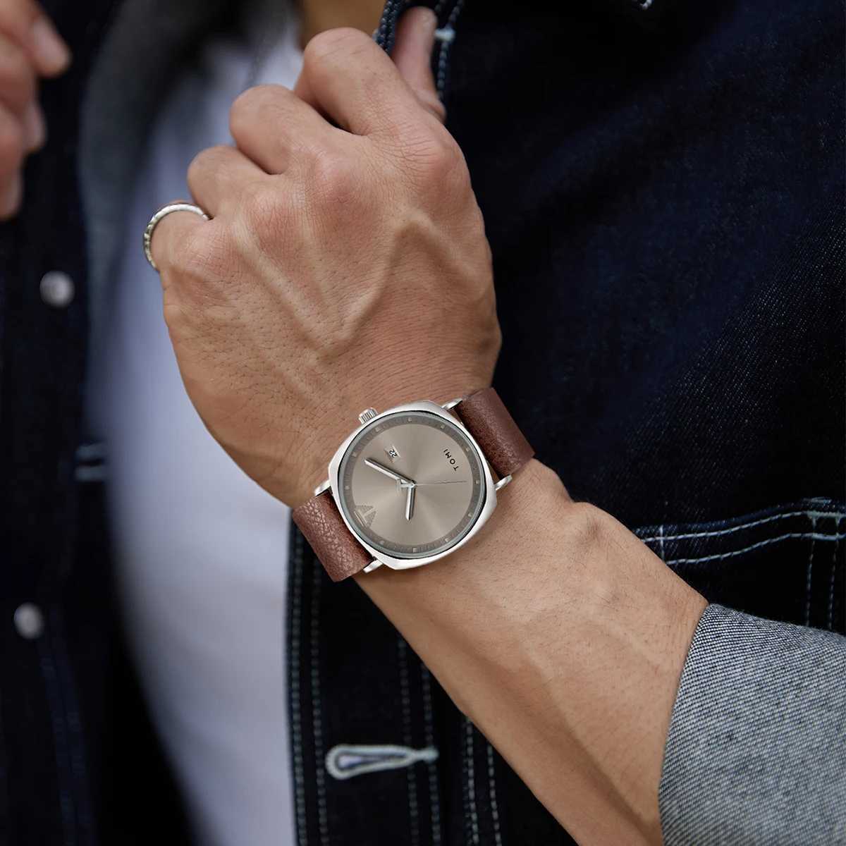 TOMI New 2PCS Luxury Business Mens Gift Box Set Simple Leisure Mens Calendar Quartz Pen Reloj Mens Holiday Gift W250104
