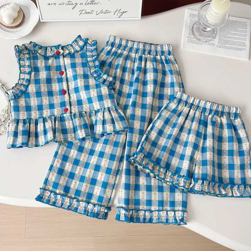 Childrens clothing set with blue checkered printed sleeveless top wide leg pants and shorts 3-piece set for girls childrens clothingXJ250410