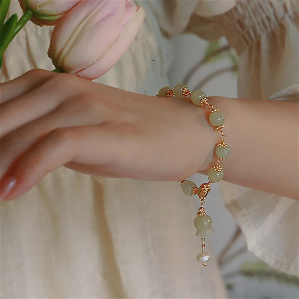 Natural an Jade Womens Bracelet Girl Bell Flower Charm Bracelet China Romantic Exquisite Womens Jewelry Gift Direct Shipment 250102