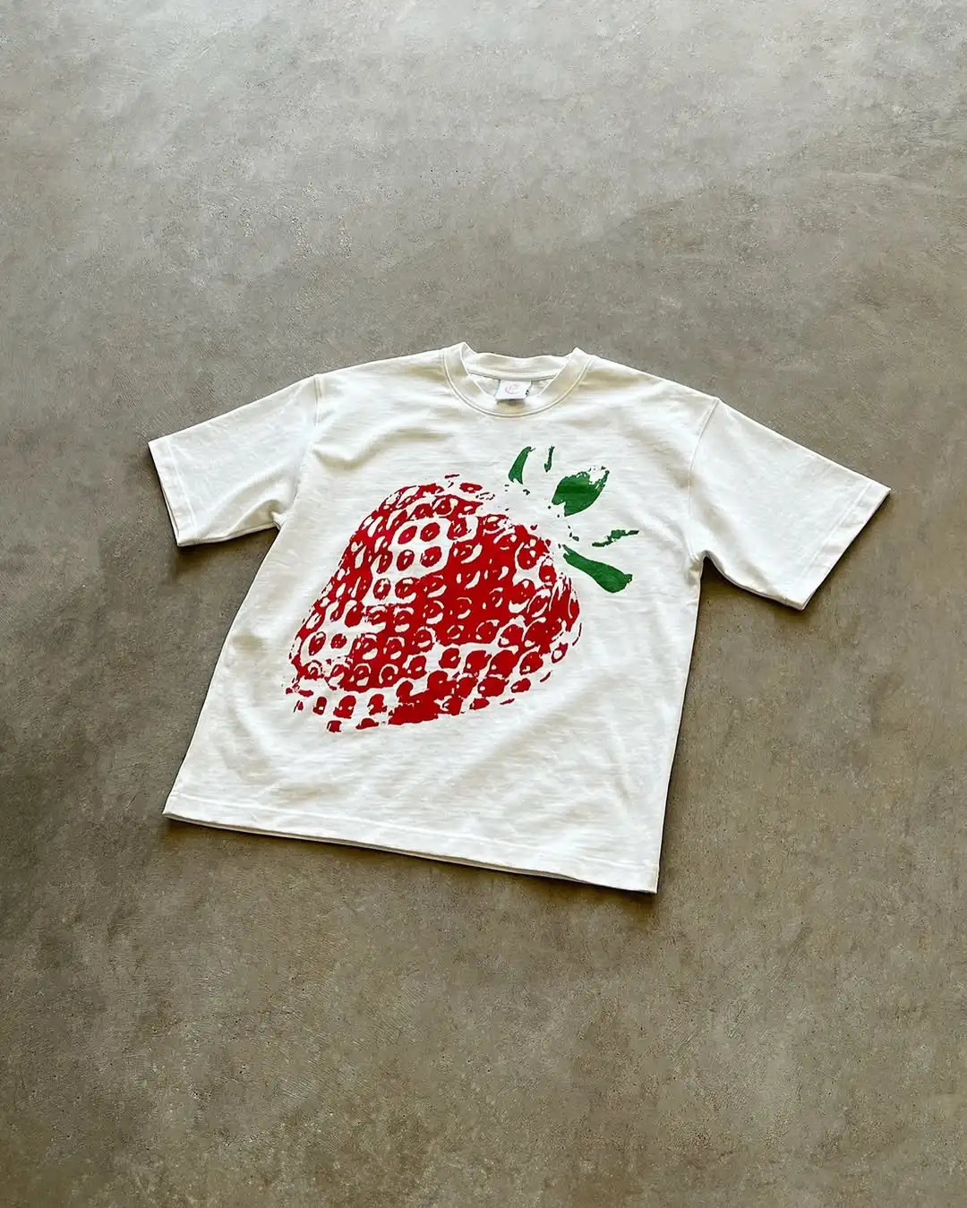 2024 Casual Gothic Short sleeved Top for Men and Women Harajuku Hip Hop Strawberry Pattern Printed Oversized T-shirt 250103