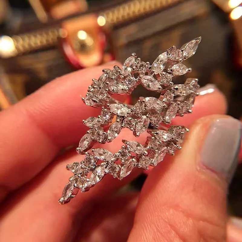 Handmade Leaves Lab Diamond Finger Ring 925 sterling silver Party Wedding band Rings for Women Bridal Nightclub JewelryXJ250104