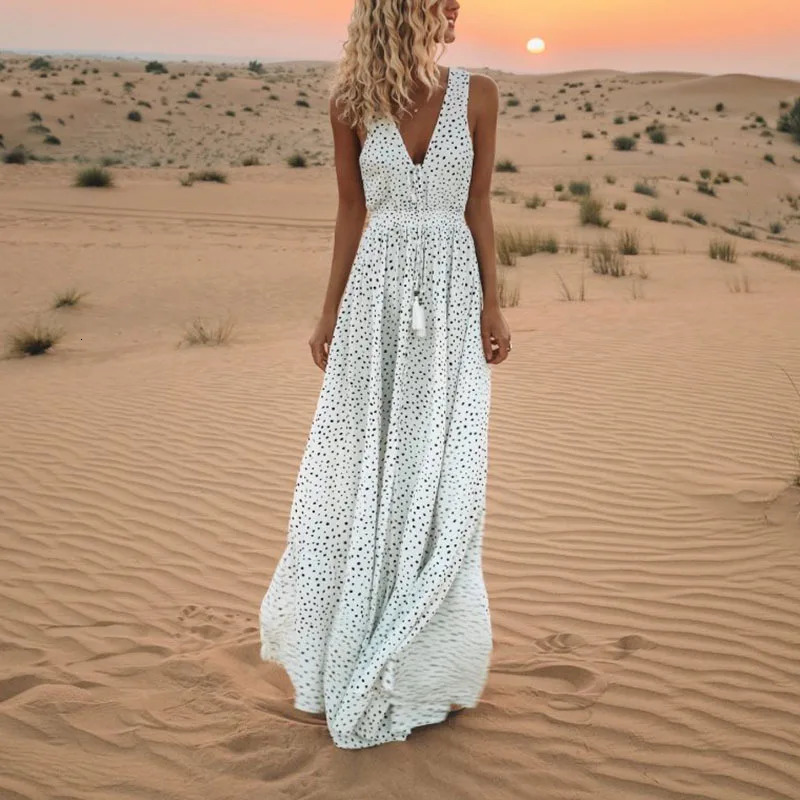 Casual printed fashionable sleeveless vest long dress 2025 summer bohemian V-neck loose A-line dress elegant beach party dress long robe women 250103