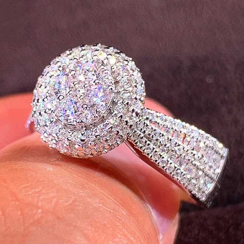 925 Sterling Silver Wedding Accories Womens Ring Full Paved Shiny CZ Stone Bow Shed New Designed La Fashion JewelryXJ250104