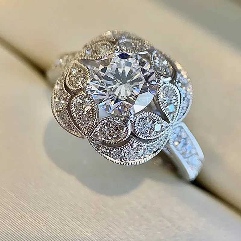 Luxury Jewelry 925 Sterling Silver Large Round Cut White Topaz CZ Diamond Couple Rings Women Wedding Bridal Ring SetXJ250104