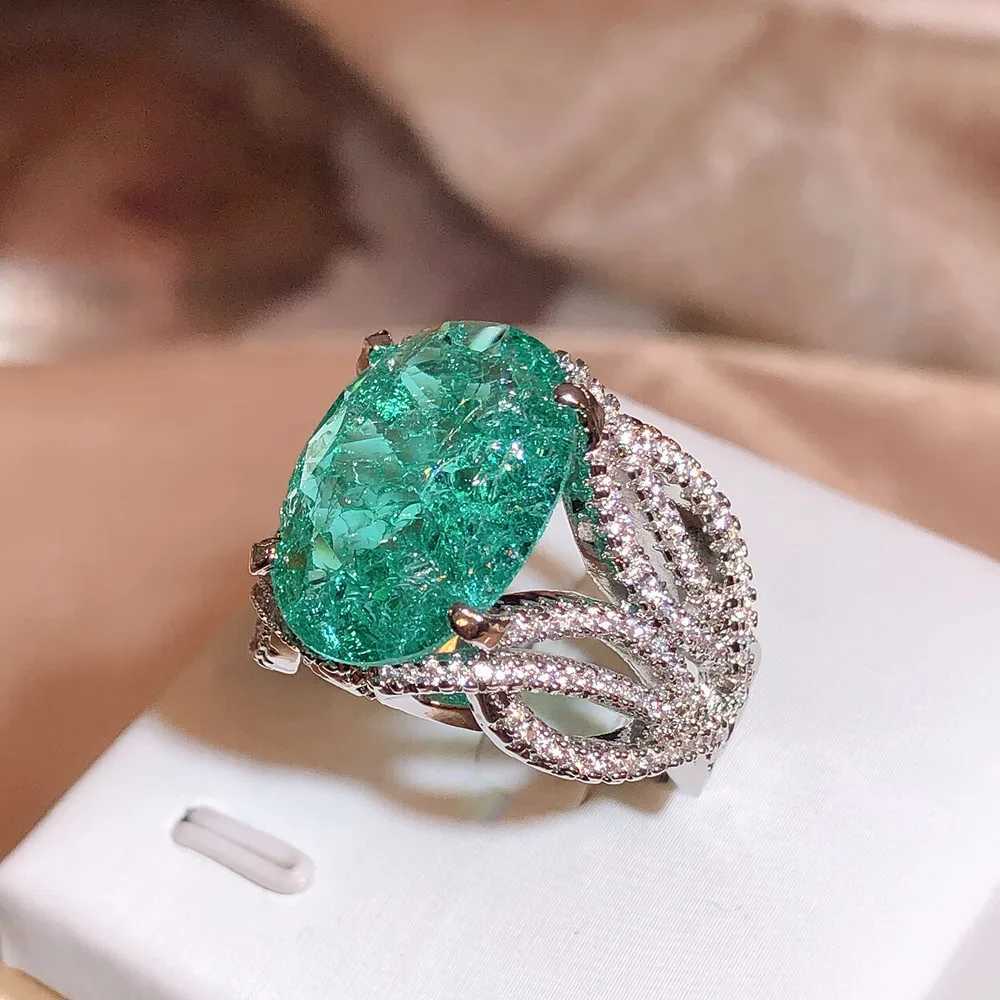 925 Silver Plated Fashionable Blue Green Moissanite Ring Fire Sparkling Luxury Ring Female Party Birtay Jewelry GiftXJ250104
