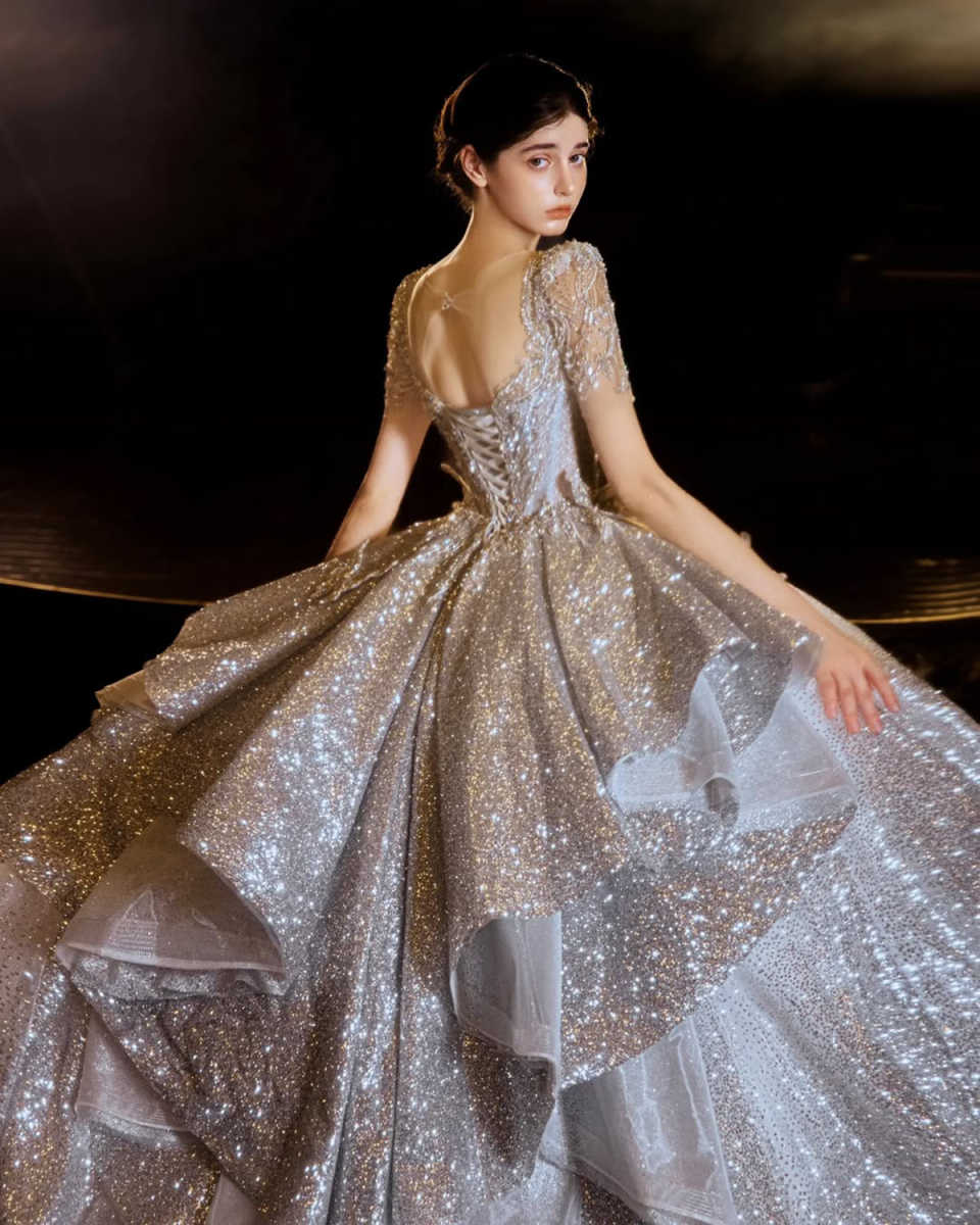 Luxury Ball Gown Wedding Dresses Sweetheart Short Sleeve Lace Net Appliqued Sequins Sweep Floor Cathedral Bridal Gowns Arabian Dubai Custom Made Vesti