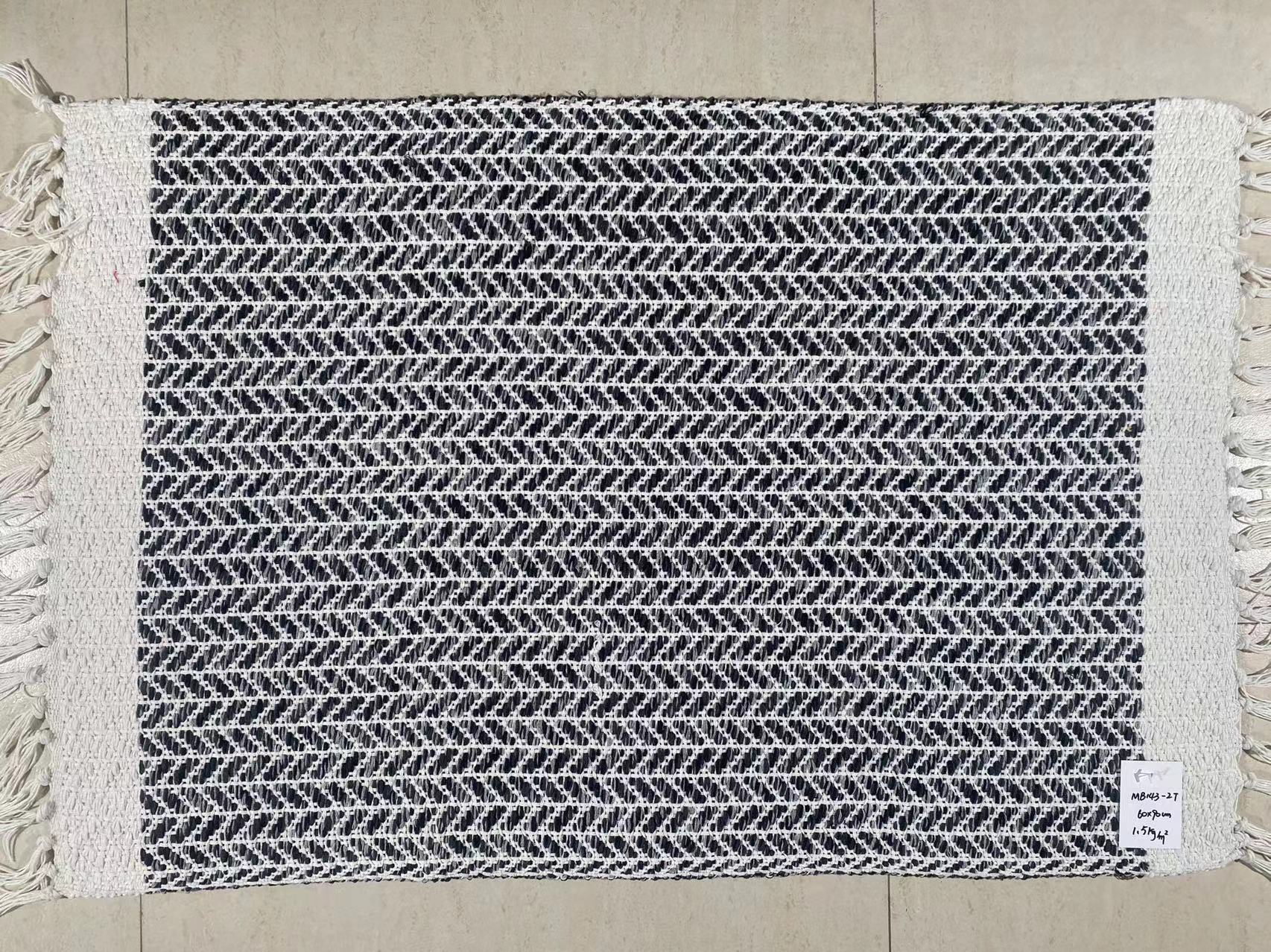 Hand-Woven Cotton Floor Mat Elegant and Durable Rugs for Contemporary Homes