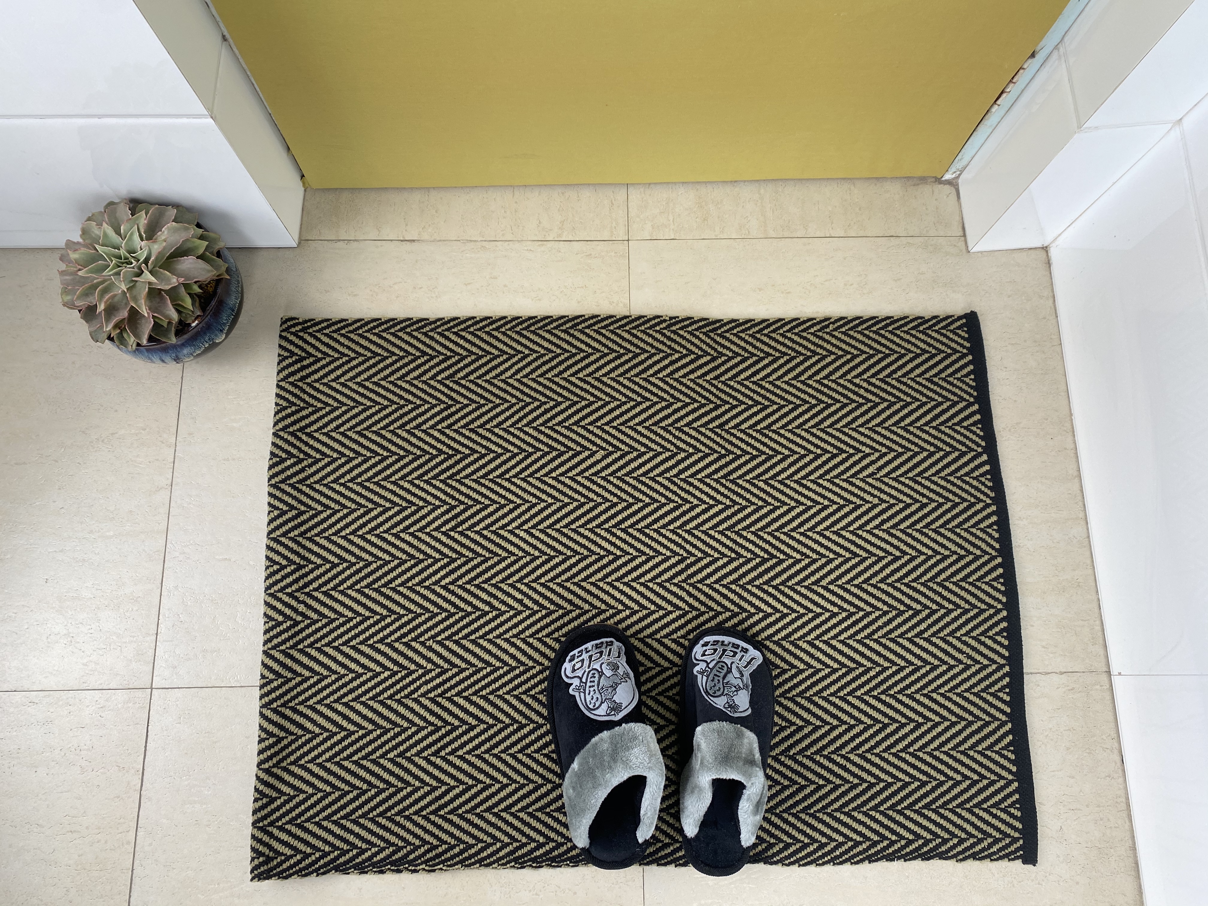 Stylish Handmade Cotton Rugs Featuring Solid Build and Advanced Moisture Wicking Technology for Elegant Environments