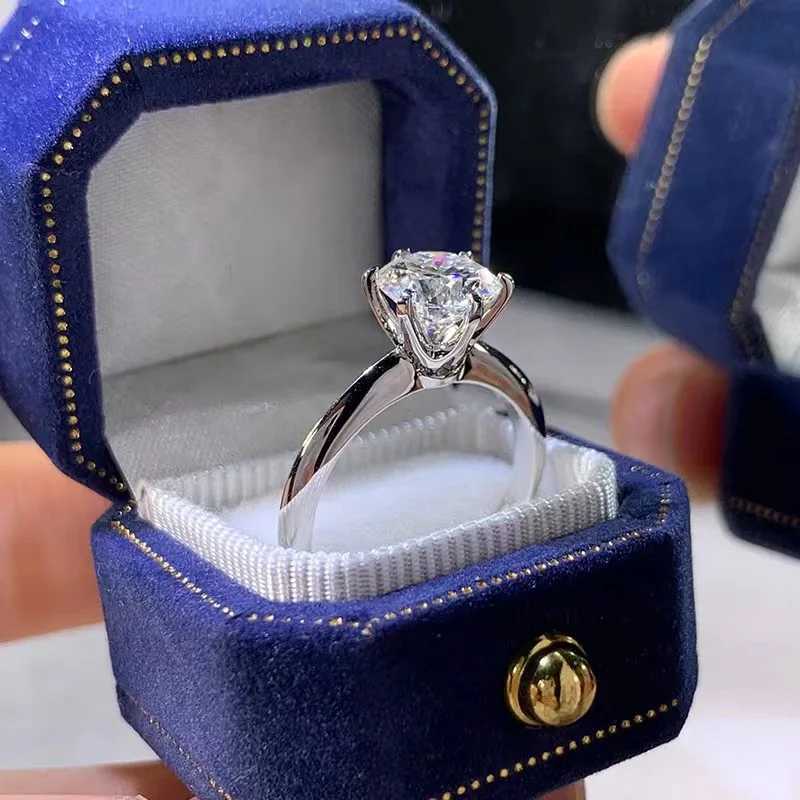 Solitaire ring Real 925 Sterling silver 1ct Moissanite cz Engagement Wedding Band Rings for women Bridal Statement Party JewelryXJ250514