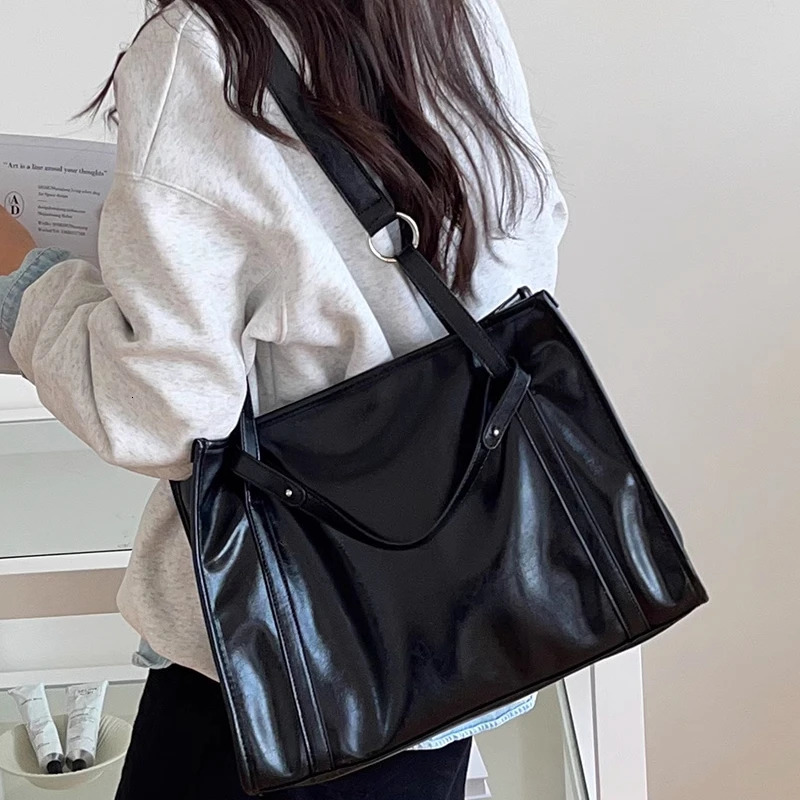 Simple Vintage Tote Bags High-capacity All Match Square Shoulder Underarm Bag Fashion Grunge Y2K Womens Handbags 250102