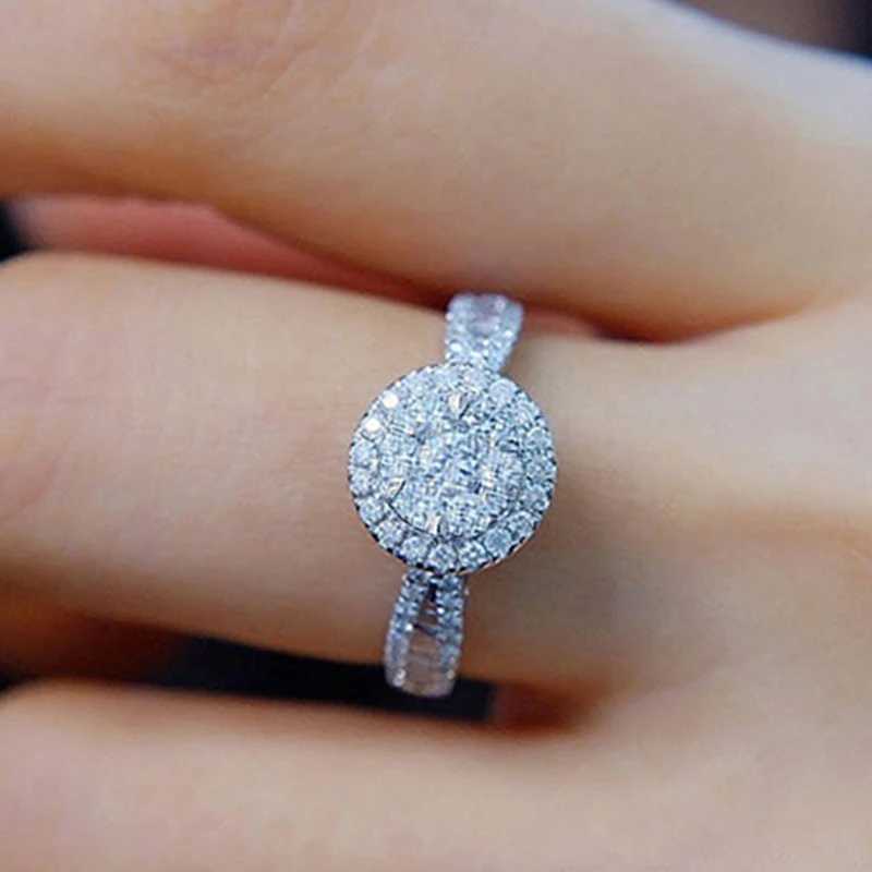 Huitan Elegant La Luxury Ring Bridal Wedding Band with Brilliant Zirconia Graceful Gorgeous Finger Accories for EngagementXJ250104