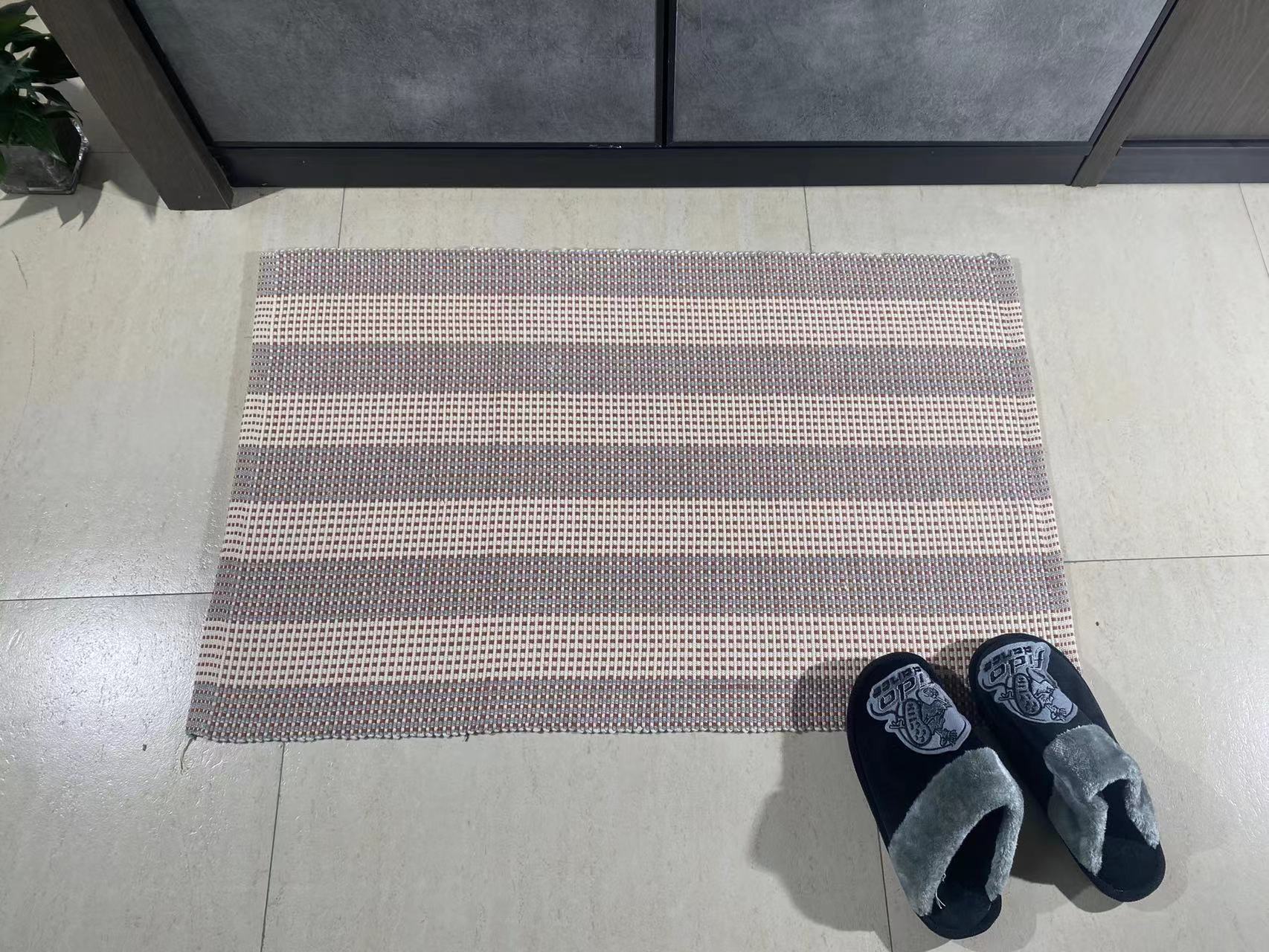 Luxurious Hand-Made Cotton Floor Mat - Enhance Your Home with a Mixture of Design & Comfort