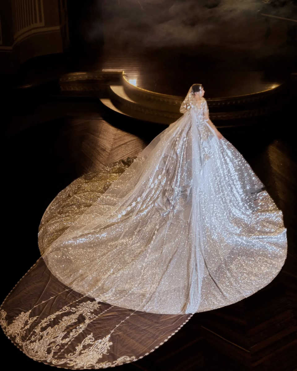 Luxury Ball Gown Wedding Dresses Sweetheart Short Sleeve Lace Net Appliqued Sequins Sweep Floor Cathedral Bridal Gowns Arabian Dubai Custom Made Vesti