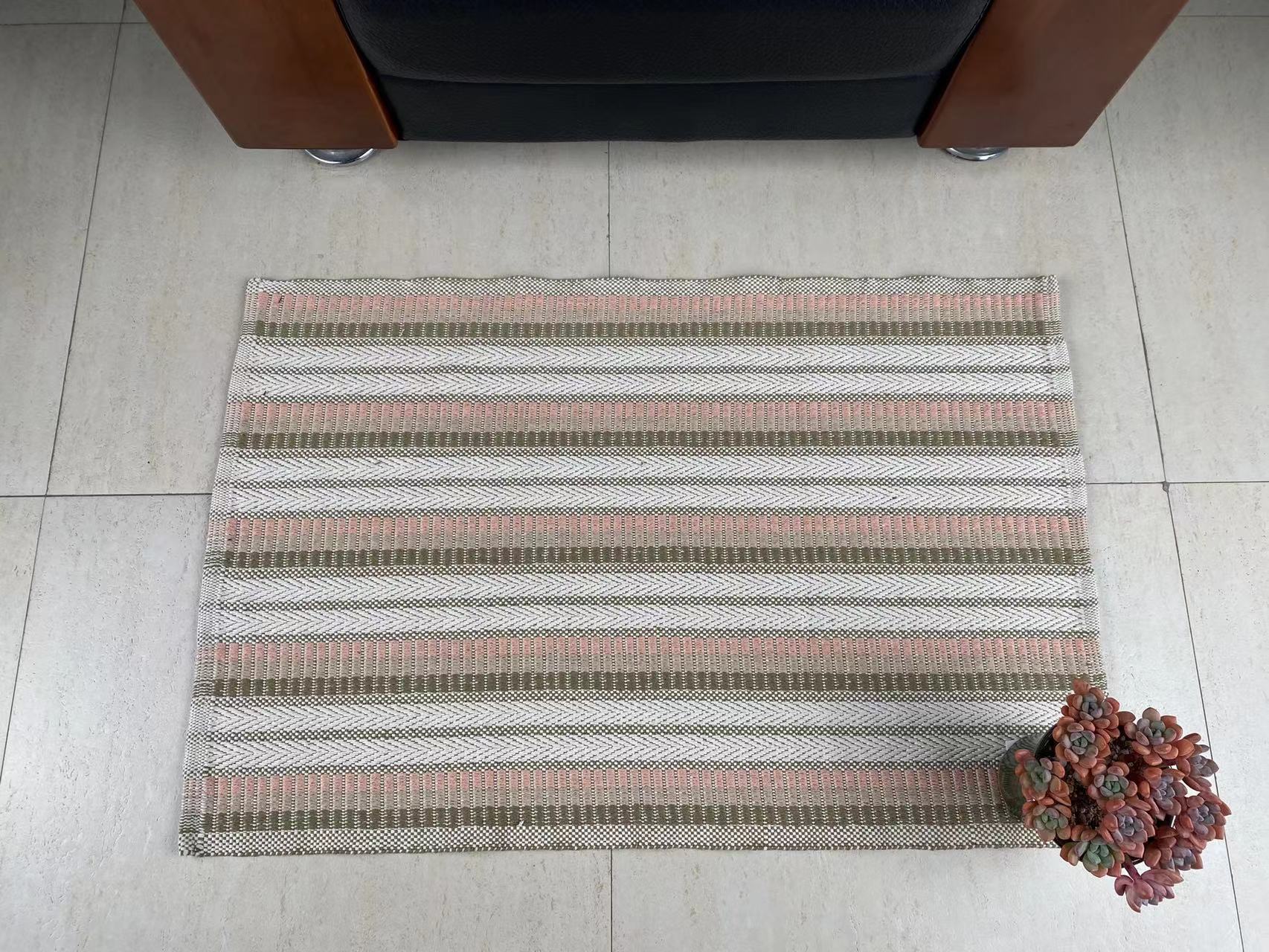 Elegant Artisanal Cotton Carpet Rugs Versatile and Resilient Design for Modern Interior Accents