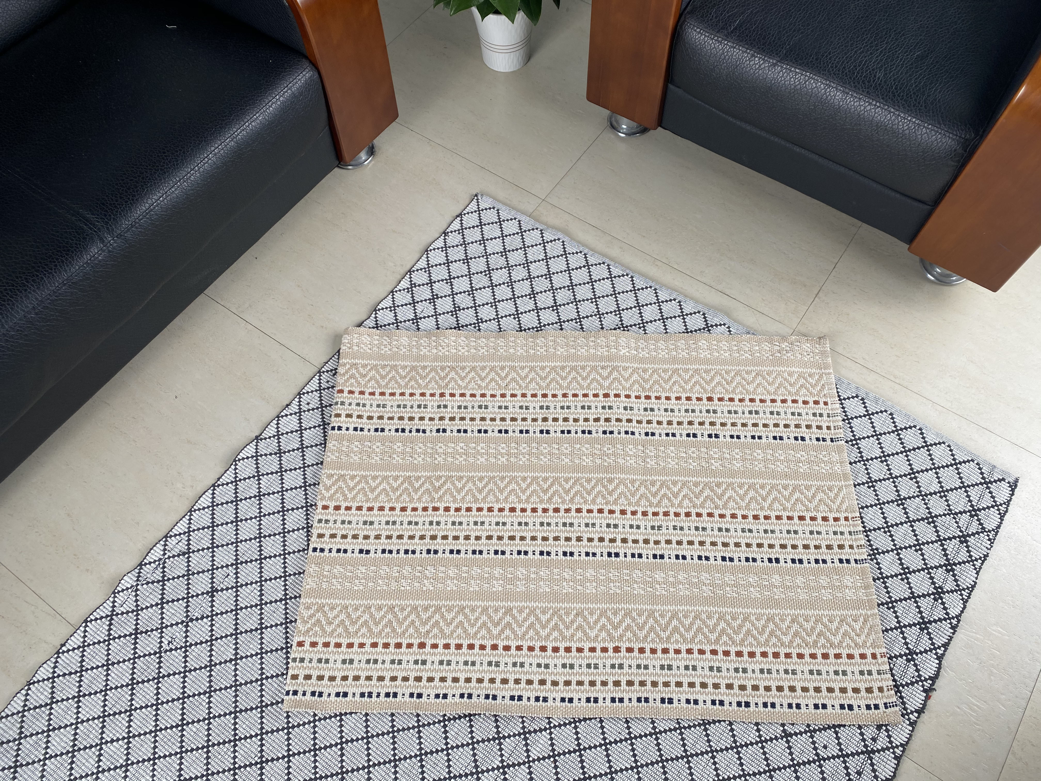 Versatile Chic Cotton Rugs Artisanal Craftsmanship with Longevity for Contemporary Rooms
