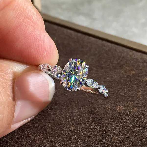Exquisite Cri Moissanite Gemstone Ring Female Jewelry Gift Engagement Ring Six Prong Set Is More Shiny Than Diamond GiftXJ250514