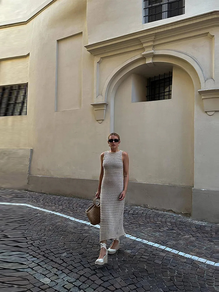 Fashion Sleeveless Knitting O-neck Long Dress Women Spring Summer Contrast Slim Striped Dresses Female Streetwear Robe 250102