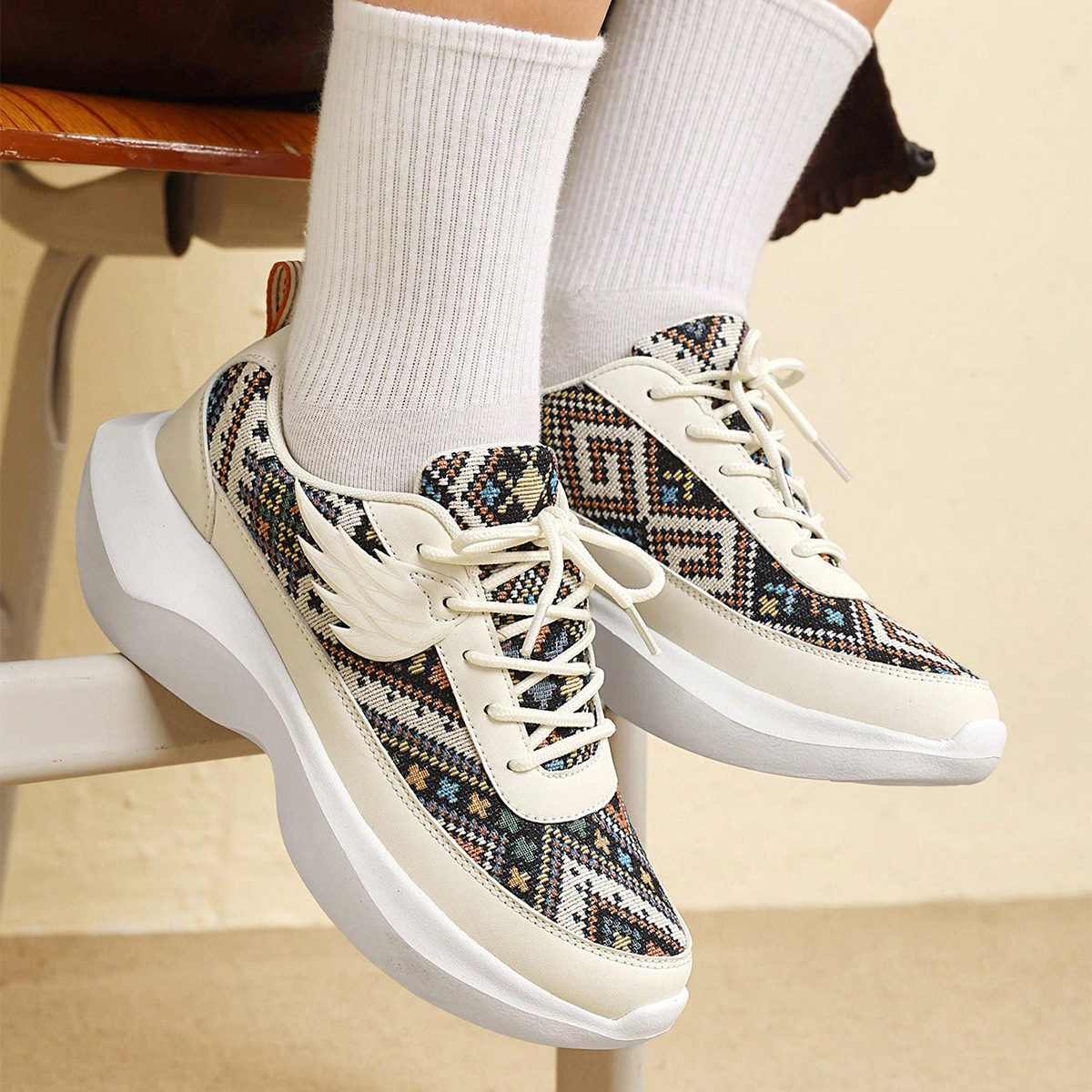 Women Sports Shoes Fashion Designer Shoes Versatile Thick Sole Anti-slip Chunky Shoes Trendy Triple Beige Free shipping