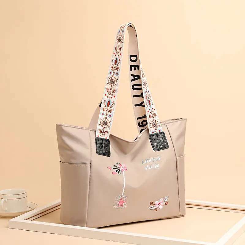 2025 New Embroidered Women's Handbag Nylon Waterproof Casual Handbag Shopping Bag Large Capacity Women's Shoulder Bag