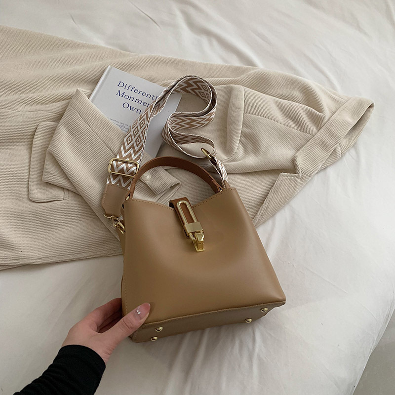 Shoulder new fashionable texture hand-held bucket Korean version trendy solid color crossbody women's small bag