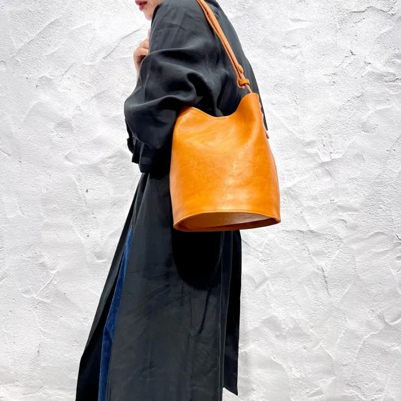 Vintage Cowhide Genuine Leather Bucket Bag Single Shoulder Crossbody Straps Adjustable Handbags Fashion Solid Purses