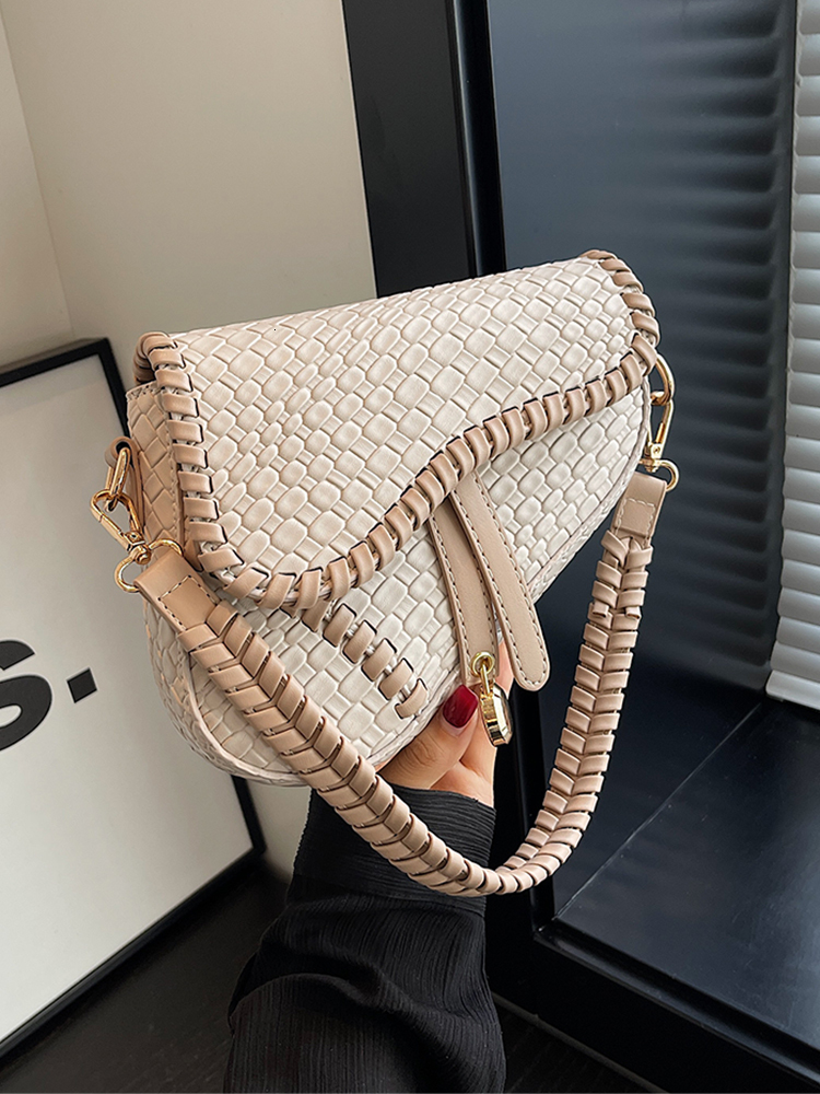 Retro Niche Women's Autumn And Winter New Light Fashion Woven One-Shoulder Saddle Bag High-End Broadband Messenger Ba