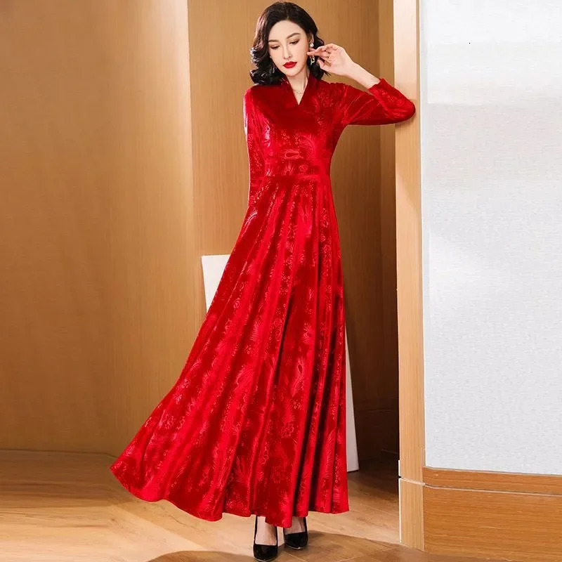 Spring 2025 gold velvet womens long sleeved dress high-end red plush jacquard long dress womens elegant dress 4XL 250103