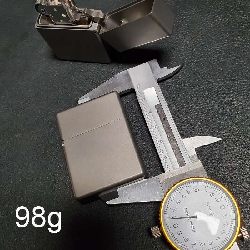 Titanium Shell Fuel Kerosene Square Head Thickened Sealed Waterproormor Windproof Retro Men Gasoe Lighter