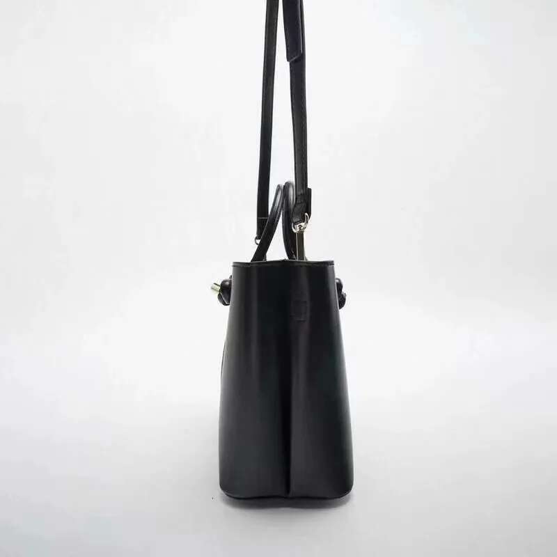 New Square Fashionable Women's Small Niche Design Bucket Bag, One Shoulder Retro Commuting Casual Women's Handbag
