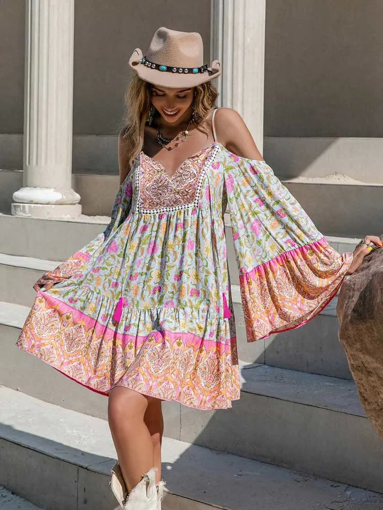 Bohemian inspired printed synthetic silk mini Bohemian dress suitable for womens shoulders V-neck half sleeved Bohemian beach summer dress 250103
