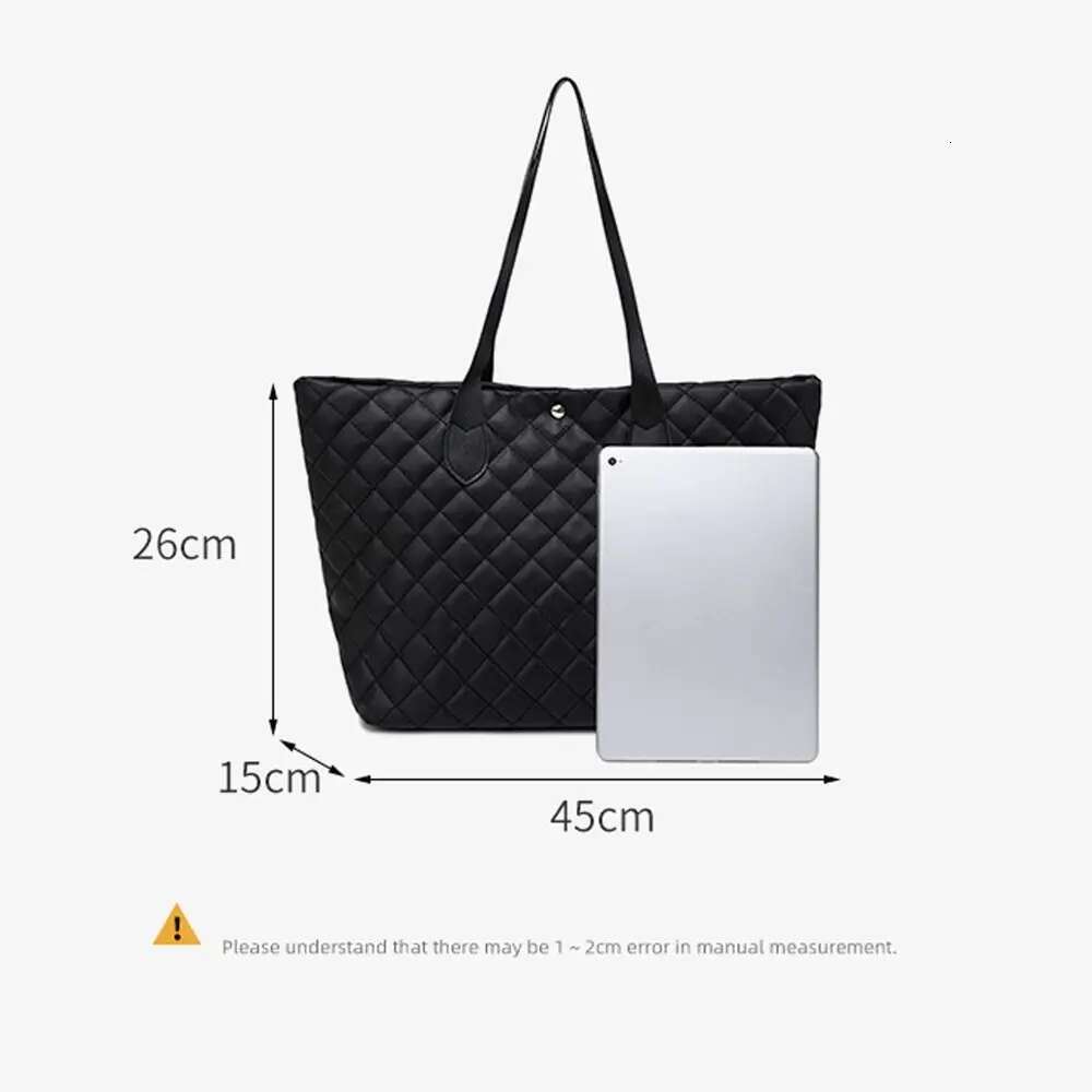 Large Capacity Leather Handbag Fashionable Black/white Button Mom Bag Women's Handbag