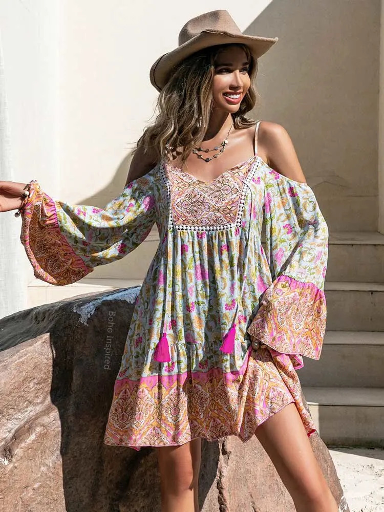 Bohemian inspired printed synthetic silk mini Bohemian dress suitable for womens shoulders V-neck half sleeved Bohemian beach summer dress 250103