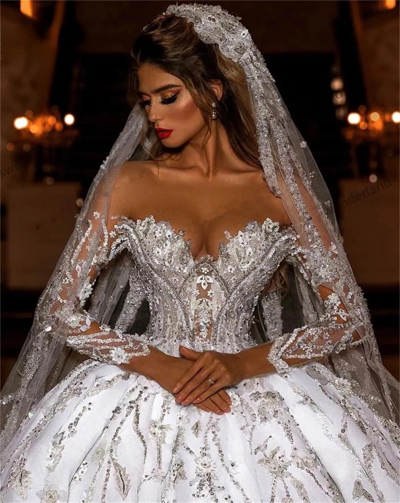 Elegant Luxury A-Line Wedding Dress with Ball Gown Silhouette - Long Sleeves & Big Train in Tulle and Lace