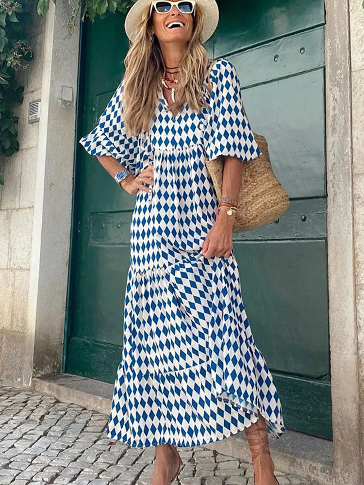 Fashionable womens printed summer loose bohemian dress casual elegant short sleeved beach party dress womens long robe style 250103