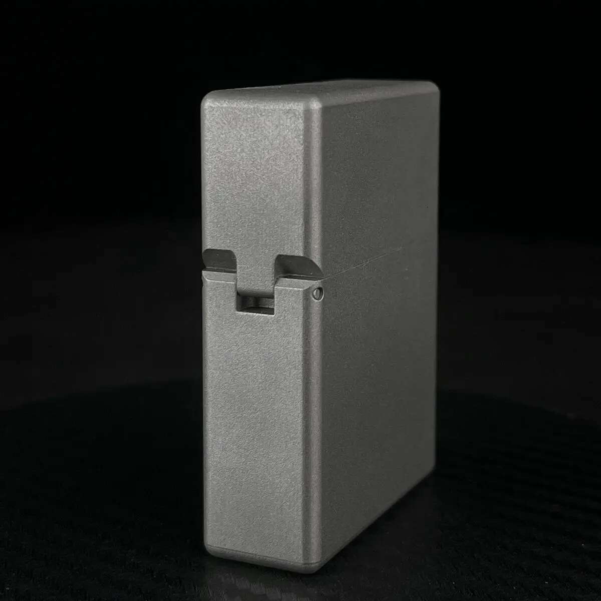 Titanium Shell Fuel Kerosene Square Head Thickened Sealed Waterproormor Windproof Retro Men Gasoe Lighter