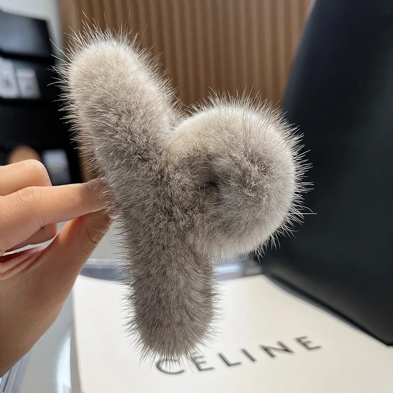Real Mink Fur Barrettes Winter Fluffy Hair Claw Elegant Acrylic Hairpins Clip Crab Headwear for Women Girls Hair Accessories 250103