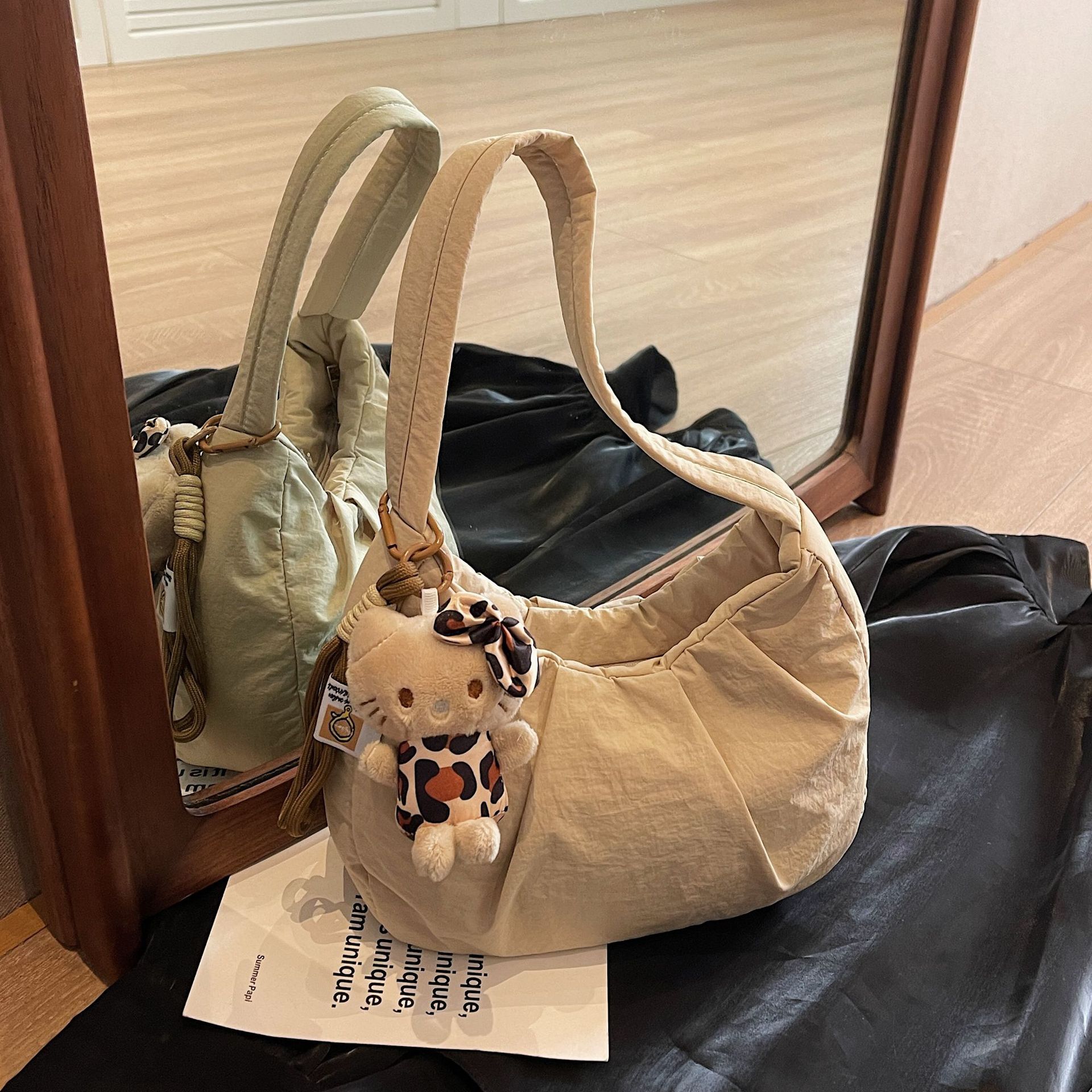Fashionable cotton clothing, soft cloud pleated women's simple high-end temperament, underarm bag, niche and lightweight dumpling handbag