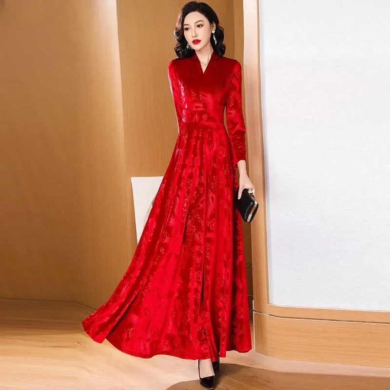 Spring 2025 gold velvet womens long sleeved dress high-end red plush jacquard long dress womens elegant dress 4XL 250103