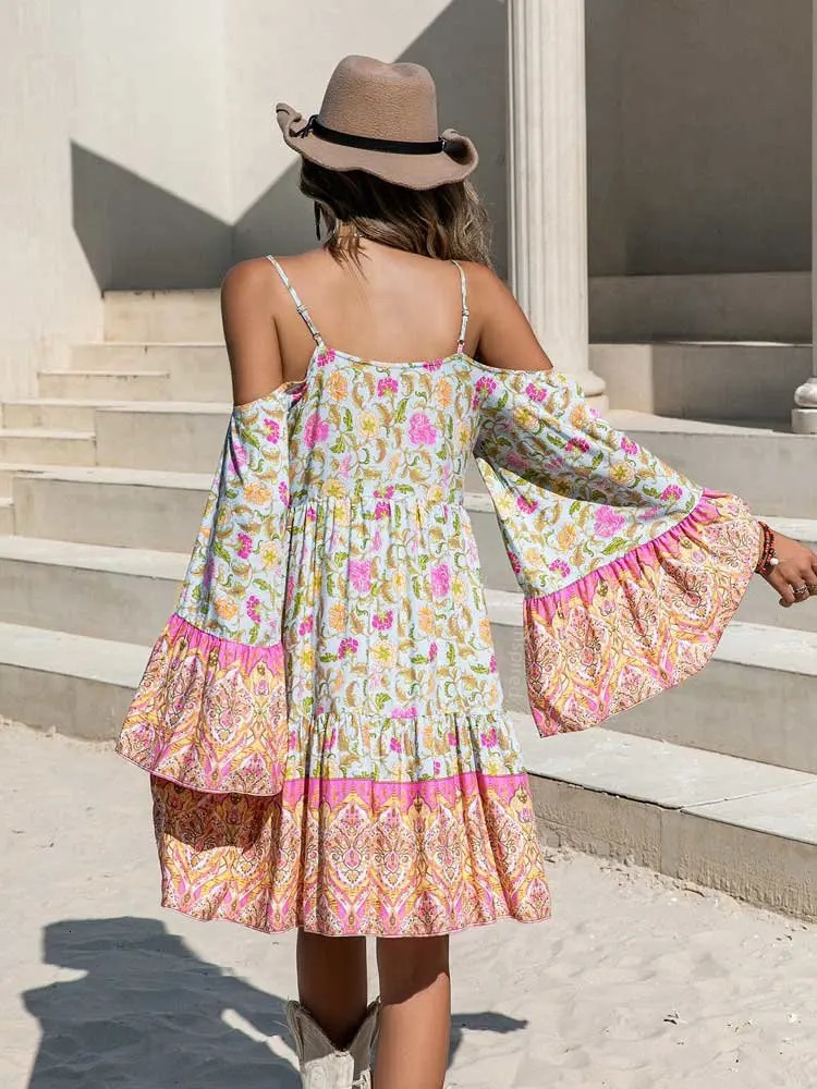 Bohemian inspired printed synthetic silk mini Bohemian dress suitable for womens shoulders V-neck half sleeved Bohemian beach summer dress 250103