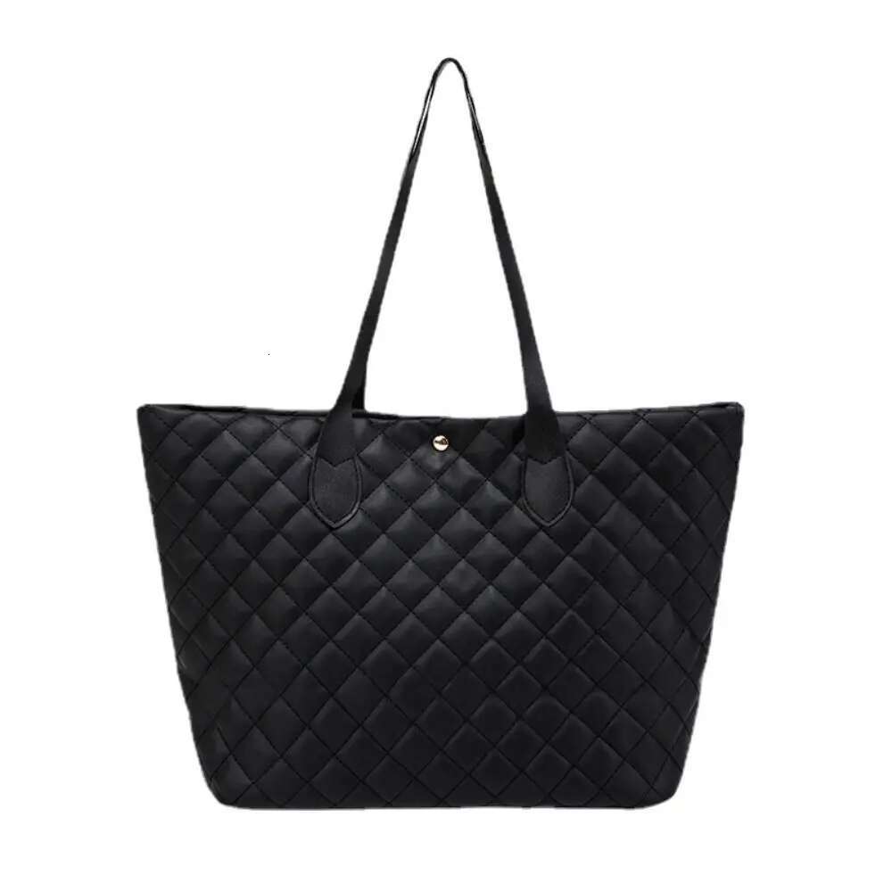 Large Capacity Leather Handbag Fashionable Black/white Button Mom Bag Women's Handbag