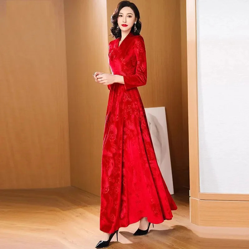 Spring 2025 gold velvet womens long sleeved dress high-end red plush jacquard long dress womens elegant dress 4XL 250103
