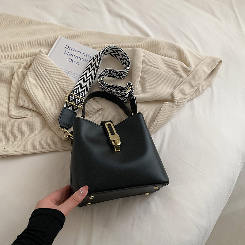 Shoulder new fashionable texture hand-held bucket Korean version trendy solid color crossbody women's small bag