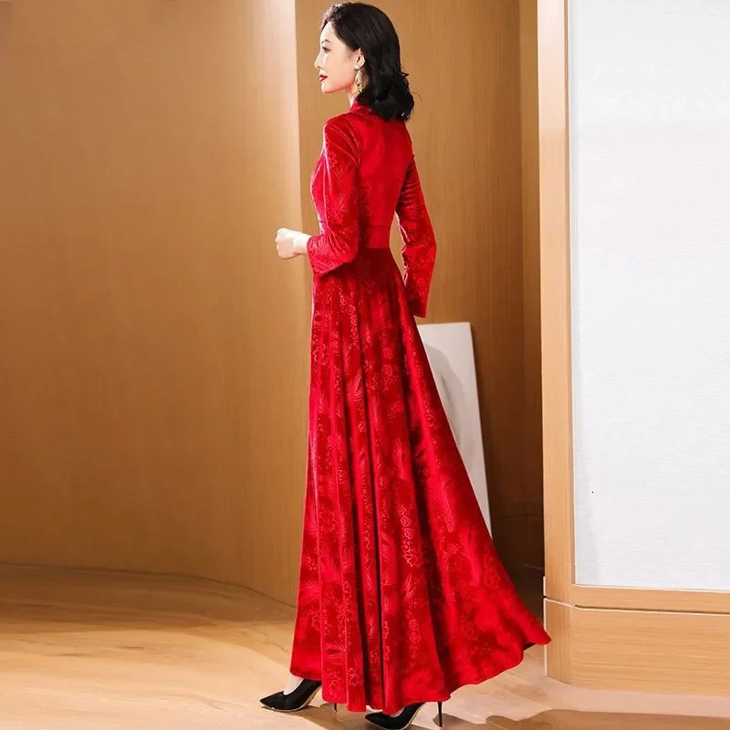 Spring 2025 gold velvet womens long sleeved dress high-end red plush jacquard long dress womens elegant dress 4XL 250103