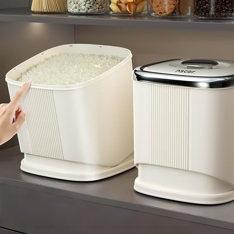 Adjustable Tilting Rice Bucket - Secure Storage & Efficient Scooping at 45°-65° Angle